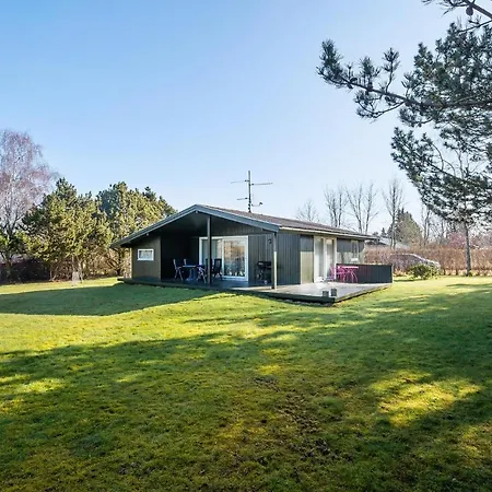 3 Bedroom Amazing In Holiday home Humble