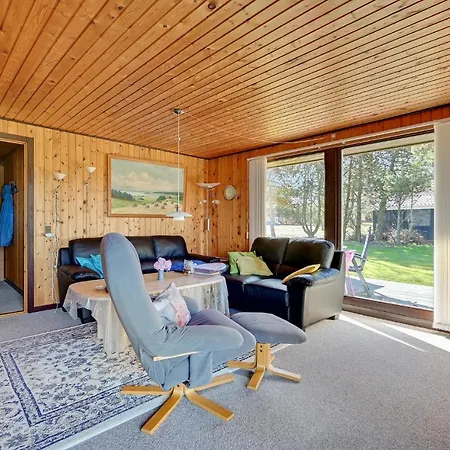 3 Bedroom Amazing In Holiday home